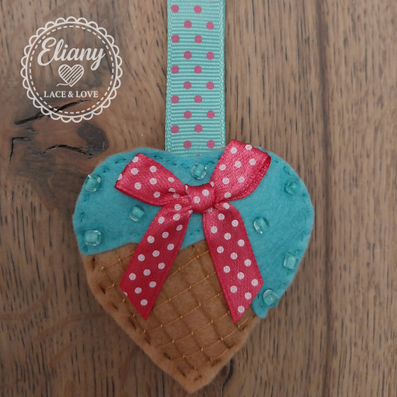 Charms per borse o portachiavi cuori gelato ricamati