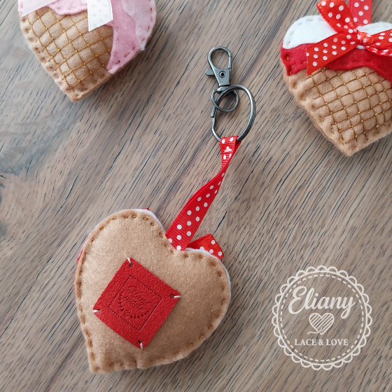 Charms per borse o portachiavi cuori gelato ricamati