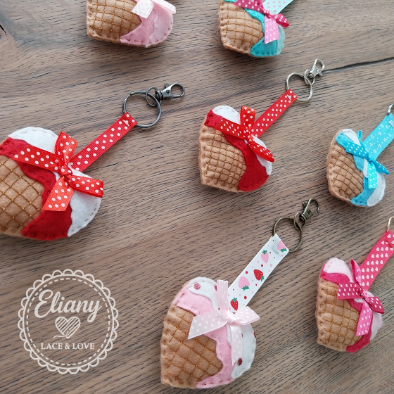 Charms per borse o portachiavi cuori gelato ricamati