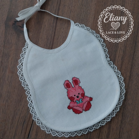 Bavaglie beb� ricamate a punto croce, coniglietto