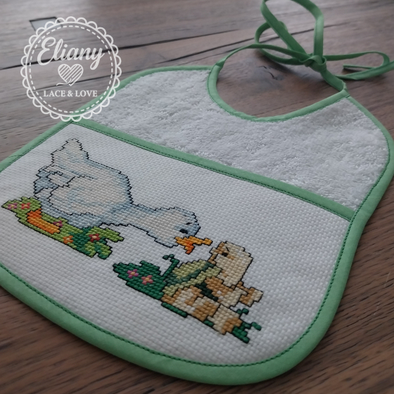 Bavaglie beb� ricamate a punto croce, papera e tartaruga