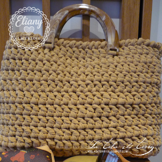 Borsa in fettuccia con manici tartaruga e fiore