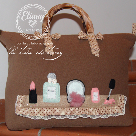 Borsa feltro con applicazioni di maquillage