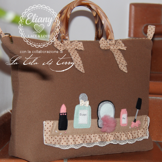 Borsa feltro con applicazioni di maquillage