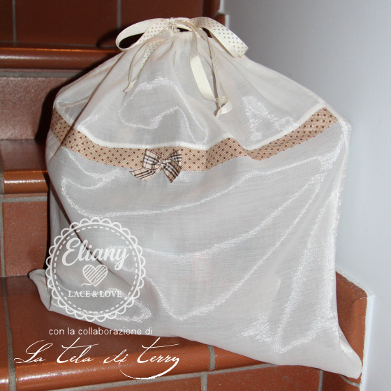 Borsa feltro con applicazioni di maquillage