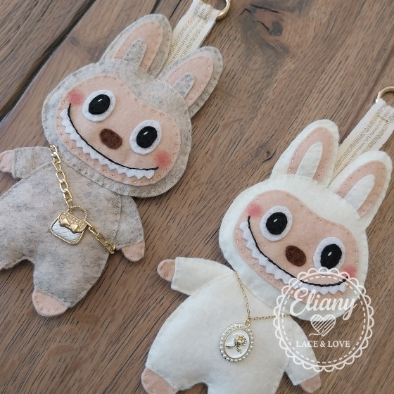Charms per borse o portachiavi in feltro melange mostri di stile