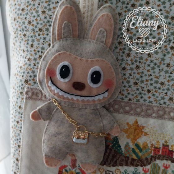 Charms per borse o portachiavi in feltro melange mostri di stile