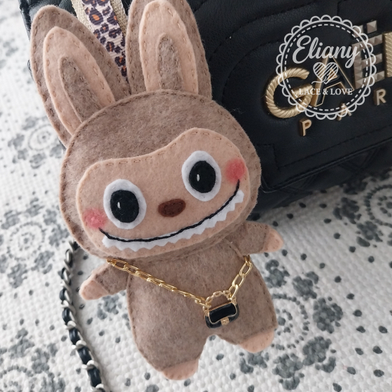 Charms per borsetta handmade in pannolenci beige marrone