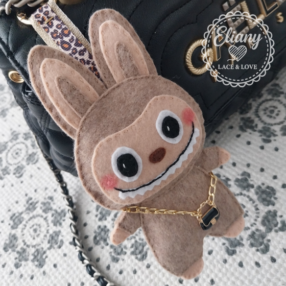 Charms per borsetta handmade in pannolenci beige marrone