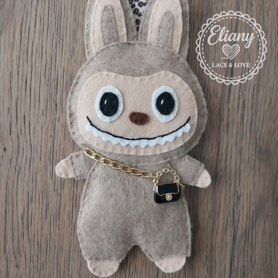 Charms per borsetta handmade in pannolenci beige marrone