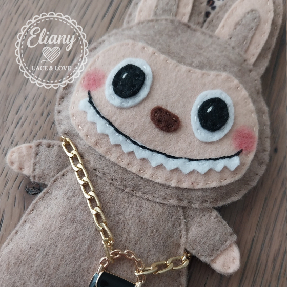 Charms per borsetta handmade in pannolenci beige marrone