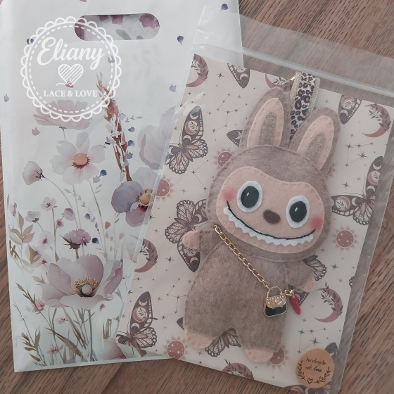 Charms per borsetta handmade in pannolenci beige marrone