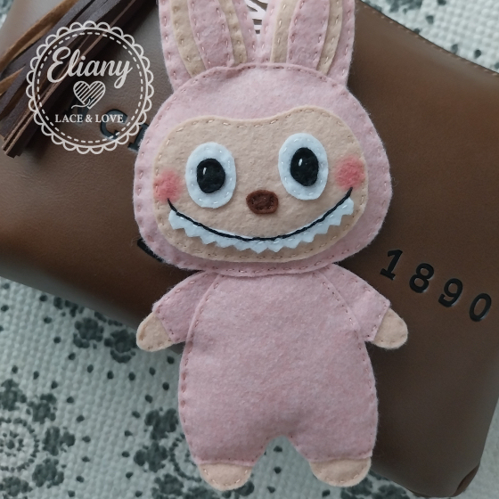 Charms per borsetta handmade in pannolenci rosa zebrato