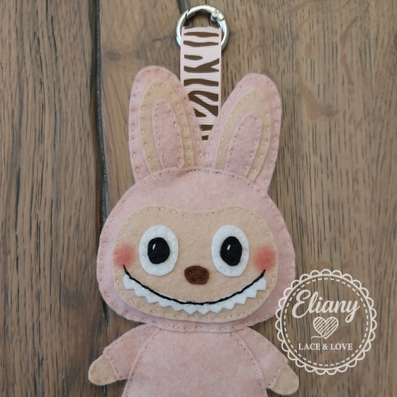 Charms per borsetta handmade in pannolenci rosa zebrato