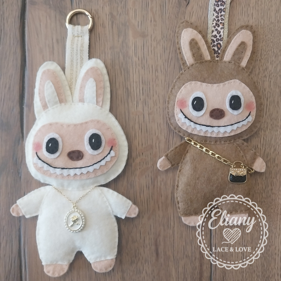 Charms per borsetta handmade in pannolenci bianco e marrone