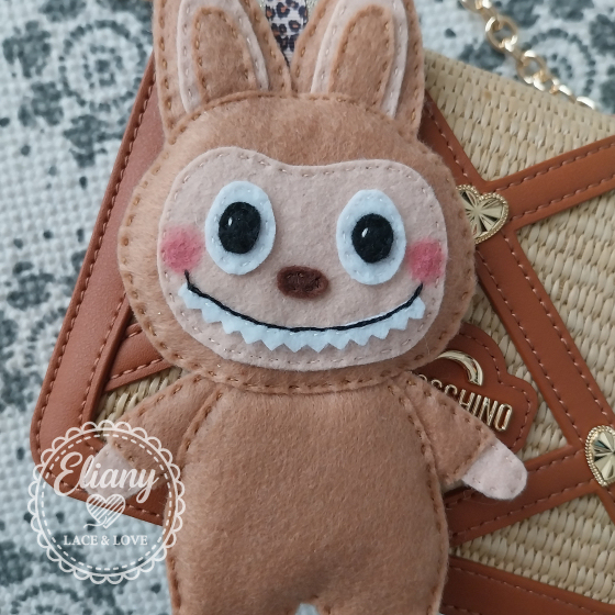 Charms per borsetta handmade in pannolenci nocciola