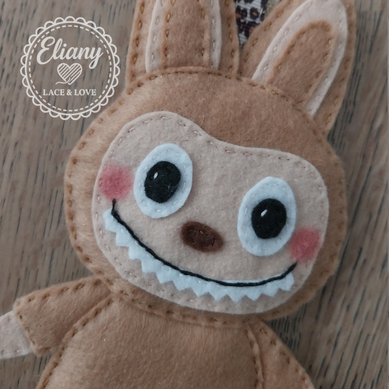Charms per borsetta handmade in pannolenci nocciola