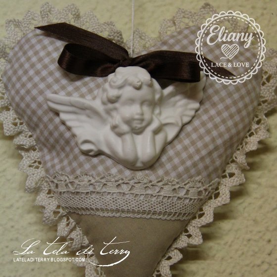 cuore decorativo con angelo in gesso