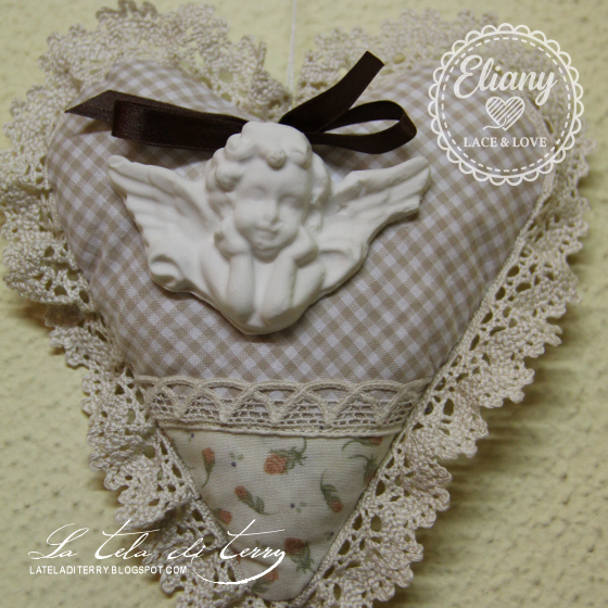 cuore decorativo con angelo in gesso