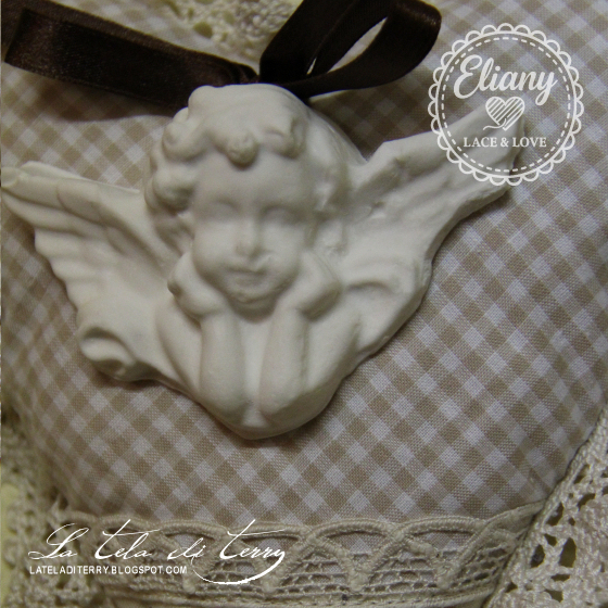 cuore decorativo con angelo in gesso