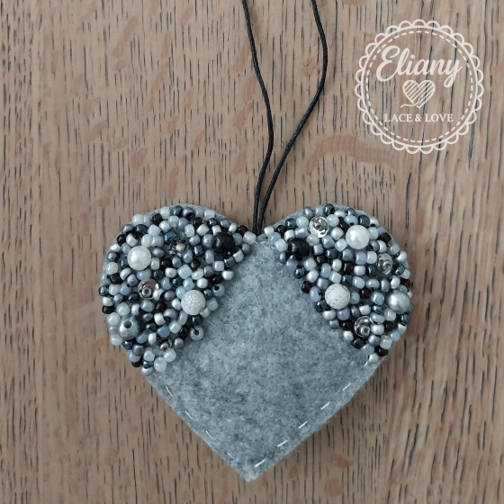 cuori decorativi feltro perline e paillettes