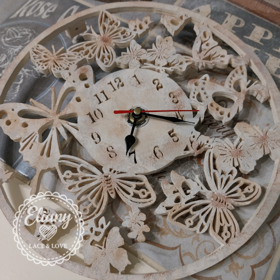 orologio traforato farfalle in legno