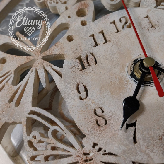 orologio traforato farfalle in legno