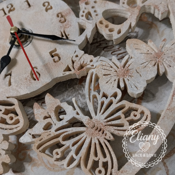 orologio traforato farfalle in legno