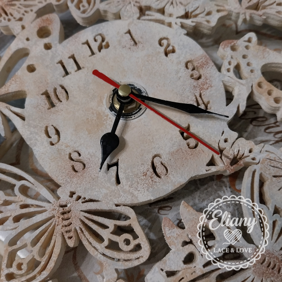 orologio traforato farfalle in legno