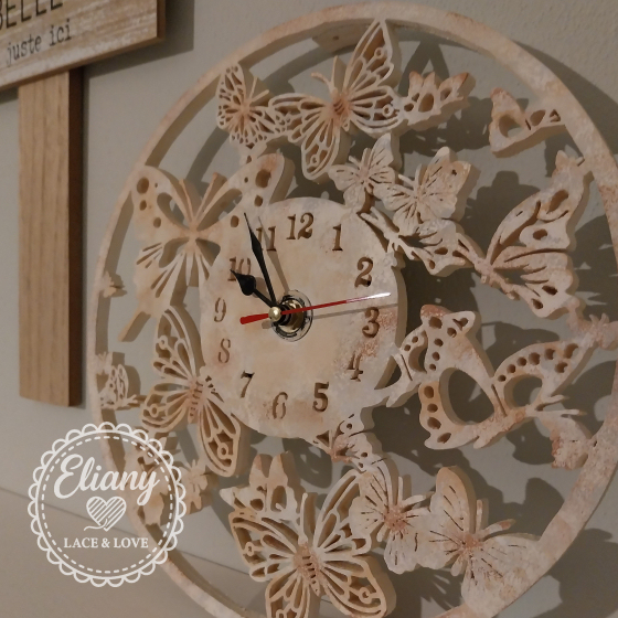 orologio traforato farfalle in legno