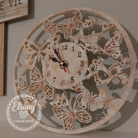 orologio traforato farfalle in legno