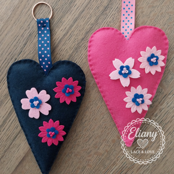 cuore con fiori applicati in feltro