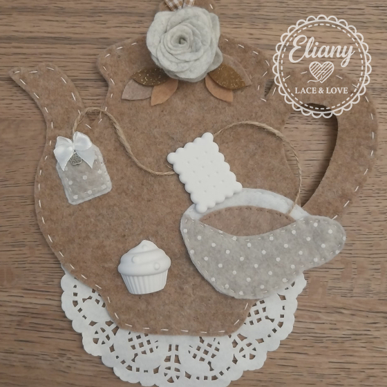 teiere con applicazioni feltro e gesso