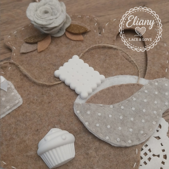 teiere con applicazioni feltro e gesso