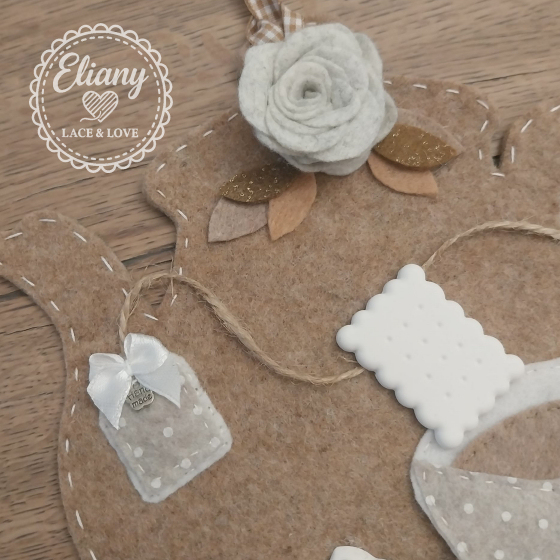teiere con applicazioni feltro e gesso