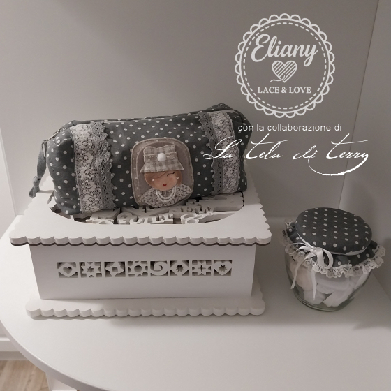Pochette portatrucco con bambolina in feltro