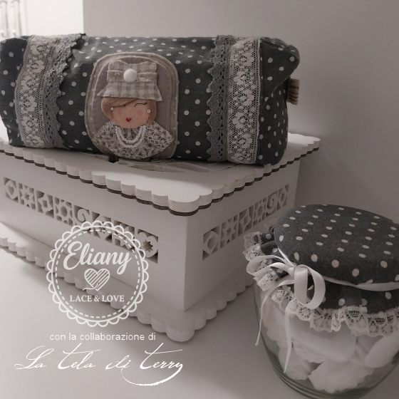 Pochette portatrucco con bambolina in feltro