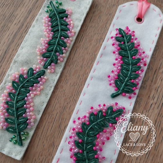 Segnalibri con fiori foglie e perline
