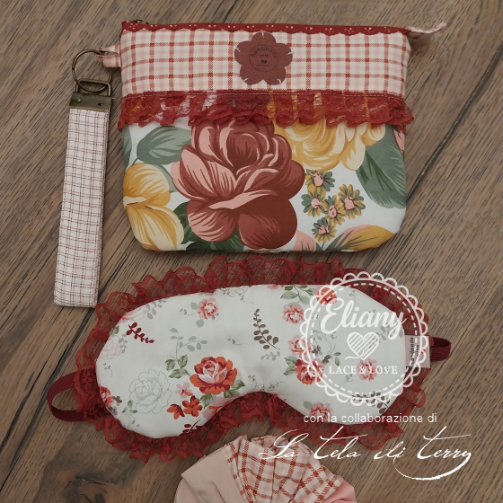 Pochette portatrucco, scrunchies, maschera notte