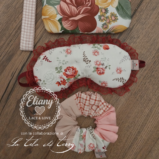 Pochette portatrucco, scrunchies, maschera notte