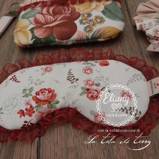 Pochette portatrucco, scrunchies, maschera notte