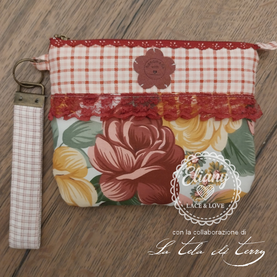 Pochette portatrucco, scrunchies, maschera notte
