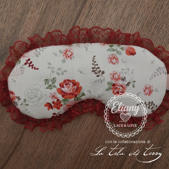 Pochette portatrucco, scrunchies, maschera notte