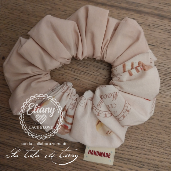 Pochette portatrucco, scrunchies
