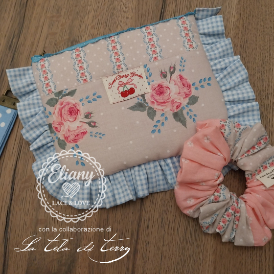 Pochette portatrucco, scrunchies, fiori e ciliegie