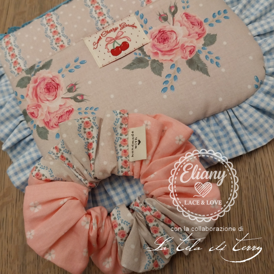 Pochette portatrucco, scrunchies, fiori e ciliegie