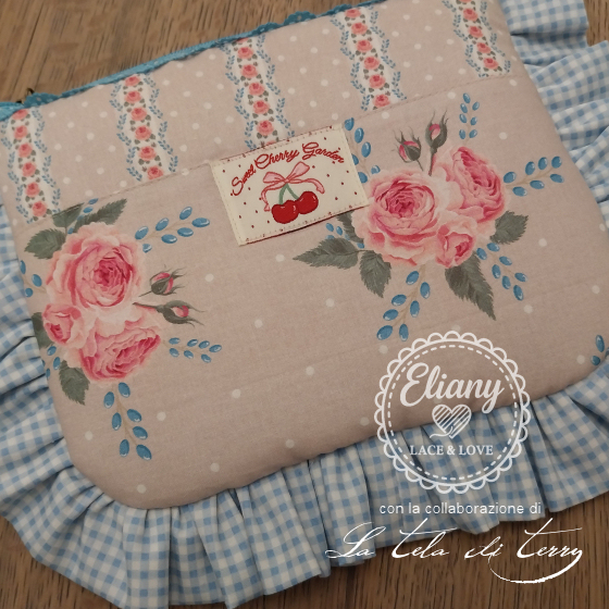 Pochette portatrucco, scrunchies, fiori e ciliegie