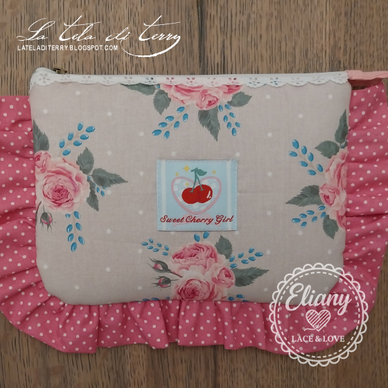 Pochette portatrucco, scrunchies, fiori e ciliegie