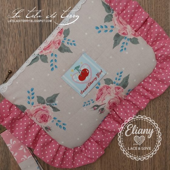 Pochette portatrucco, scrunchies, fiori e ciliegie