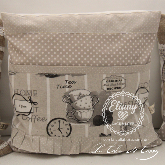 Set cucina runner, presine, cestini e cuscino coordinato 